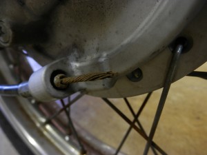 リトルカブ フロントブレーキワイヤー切れ2