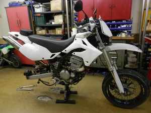 Dトラッカー Rタイヤ交換