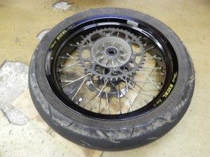 Dトラッカー Rタイヤ交換2