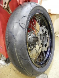 Dトラッカー チューブレスRタイヤ交換6