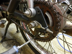 スーパーカブ90 チェーン調整