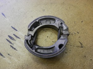 ドラムブレーキ鳴き止め