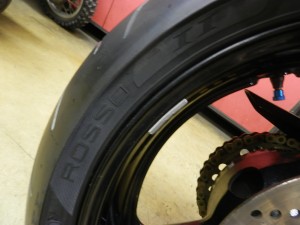 ハヤブサ タイヤ交換 (4)