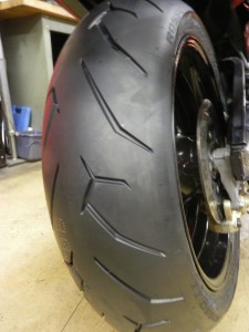 ハヤブサ タイヤ交換 (3)