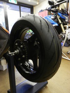gsr750_tire_change-6